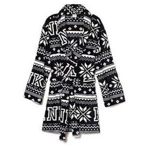 Victoria’s Secret PINK Snowflake Patterned Robe Size Small/Medium W/O tags